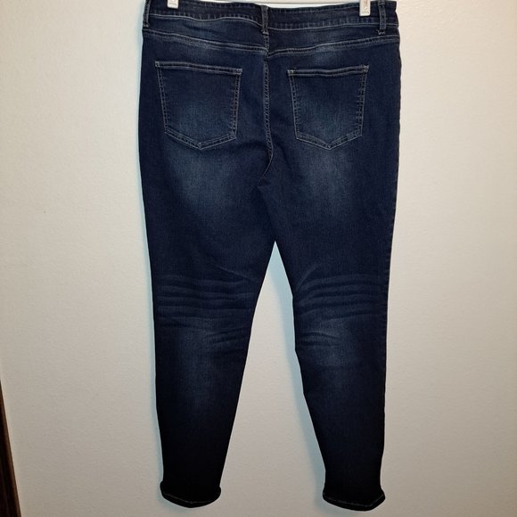 Maurices High Rise Jeans With Slight Distressing XL-R - Picture 8 of 8
